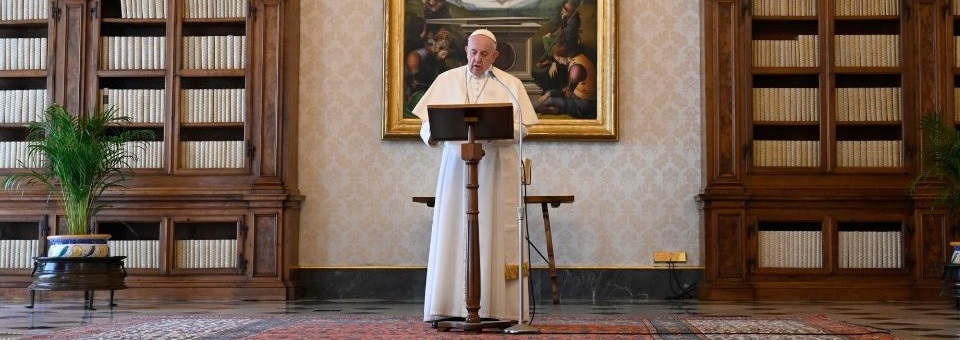Papa lembra a atuação das mulheres em favor dos outros