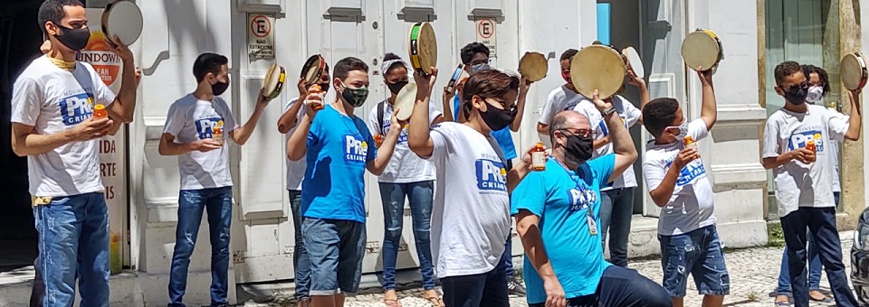 Pró-Criança entrega instrumentos musicais e reforça campanhas de doação