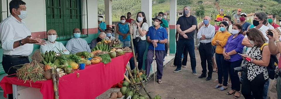 Dom Fernando e dom Limacêdo visitam área de conflito por terra na Zona da Mata Sul