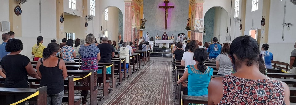 Bispos celebram Missa de Finados nos bairros onde estão grandes cemitérios públicos