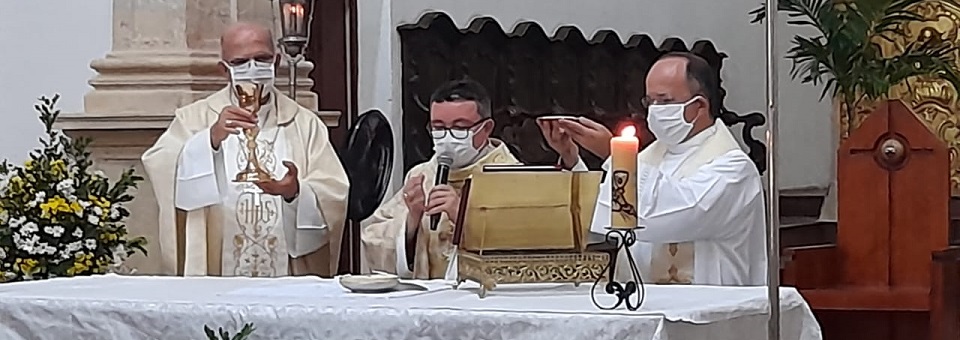 Dom Fernando concelebra missa em ação de graças pelo jubileu sacerdotal de dom Sales
