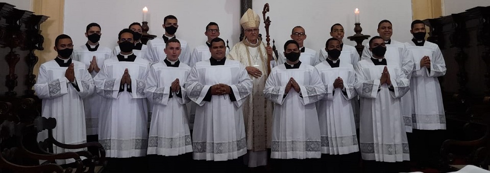 Dom Fernando admite quinze seminaristas candidatos às Ordens Sacras neste domingo