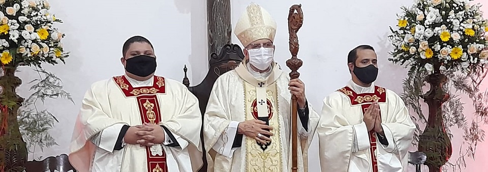João Henrique e Wellington Manoel são ordenados sacerdotes em missa na Catedral