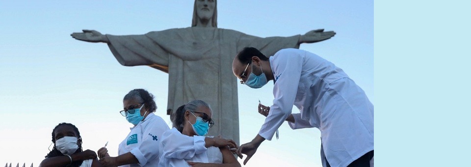 Rio de Janeiro começa vacinação contra a Covid-19 aos pés do Cristo Redentor