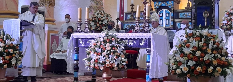 Fiéis participam da 423ª festa de Santo Amaro em Jaboatão