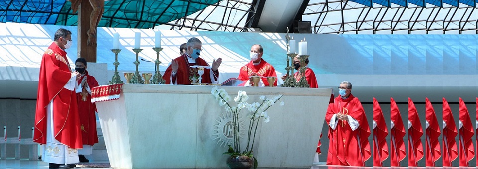 Núncio Apostólico participa de missa de acolhida e visita sede da CNBB