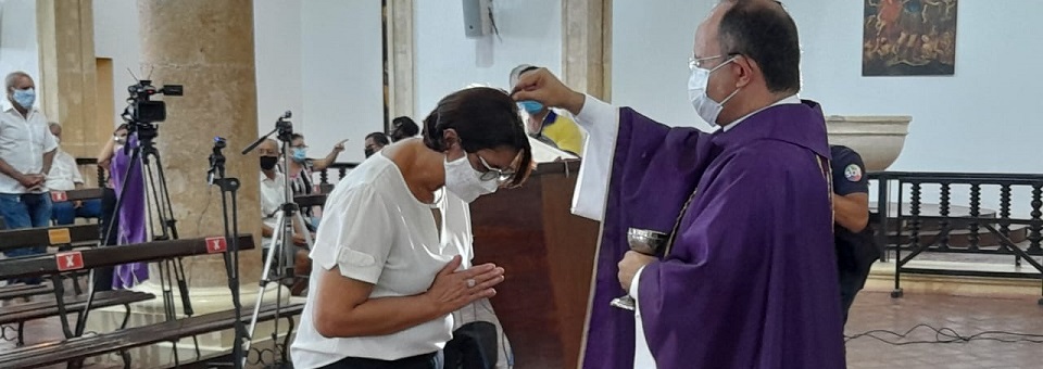 Fiéis iniciam Quaresma com participação na Missa das Cinzas