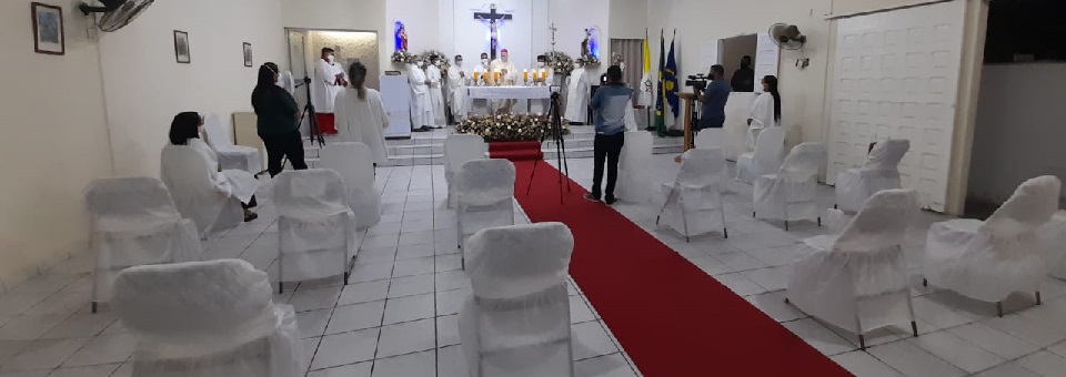 Fiéis festejam São José sem ir à igreja