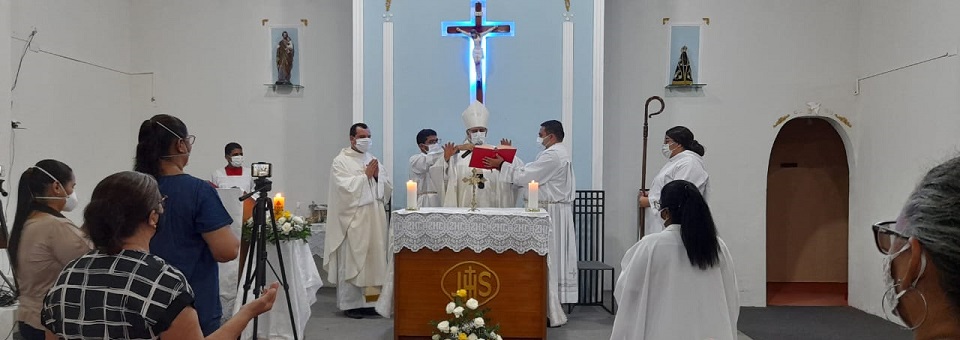Dom Fernando celebra missa em reparação à violação de sacrário no Jordão