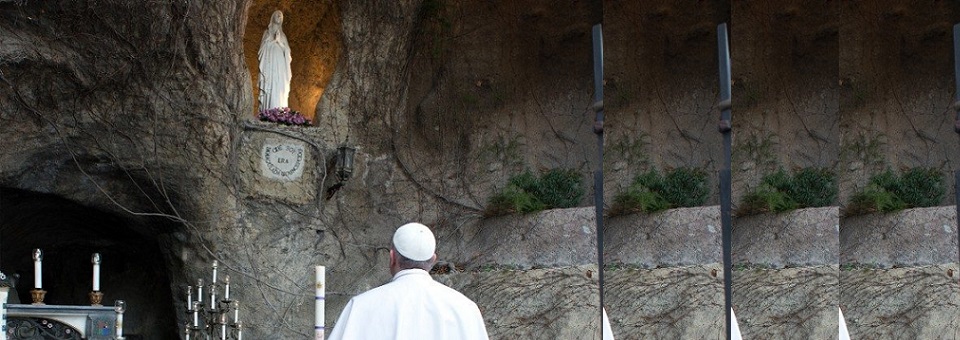 Mês de Maria: Papa reza o Terço nos Jardins do Vaticano