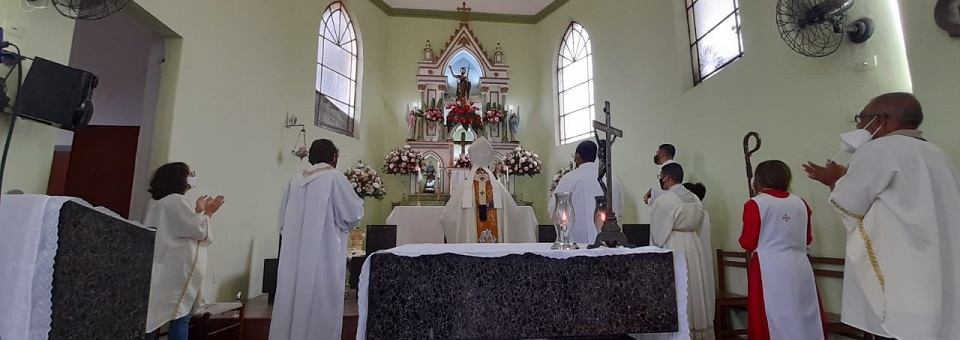 Dom Fernando celebra São João Batista na matriz do Sancho
