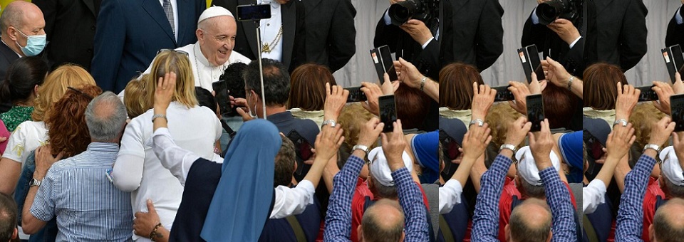 Francisco: a oração de Jesus por todos nós não cessa