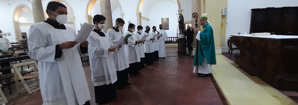 Seminaristas preparam-se para ordenação diaconal esta semana