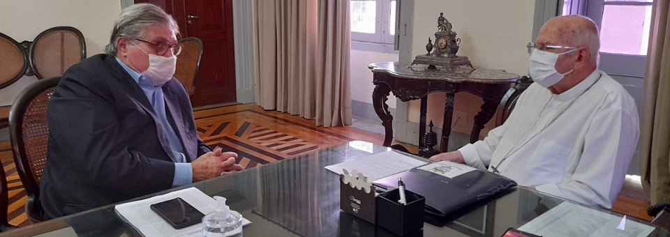 Dom Fernando recebe visita de imortal da Academia Brasileira de Letras