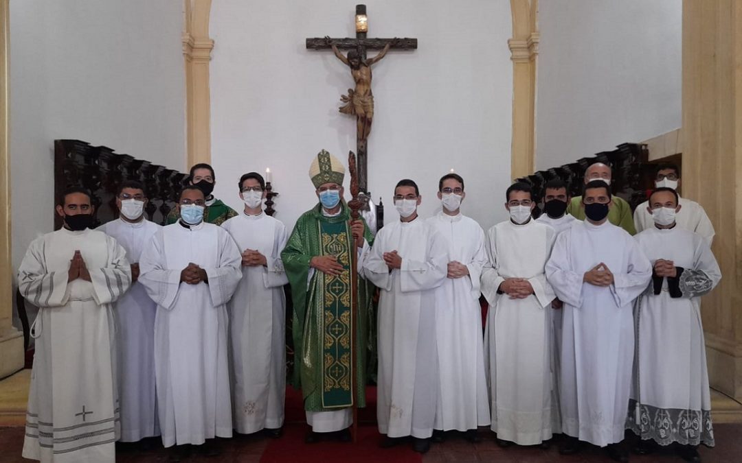 Dom Fernando Saburido envia 11 seminaristas concluintes de Filosofia e Teologia para estágio pastoral nas paróquias da Arquidiocese