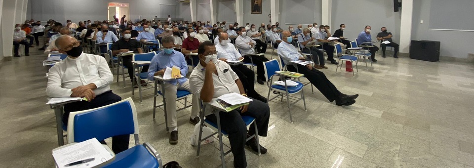 Você sabia que o clero da Arquidiocese se reúne a cada dois meses para rezar e discutir questões pastorais e administrativas?