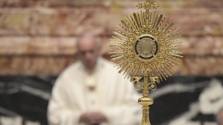 Cantalamessa: Eucaristia, sacramento da não-violência