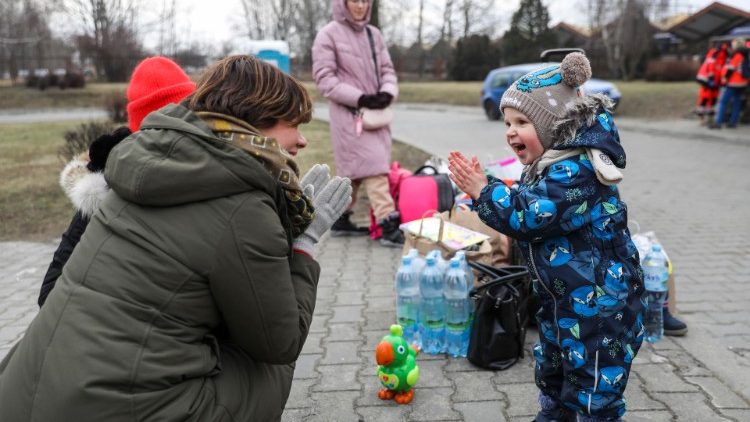 ONU: um milhão de refugiados da Ucrânia. Hoje as negociações em Belarus