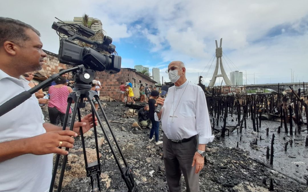 Arquidiocese lança campanha de ajuda às vítimas do incêndio nas palafitas do Pina
