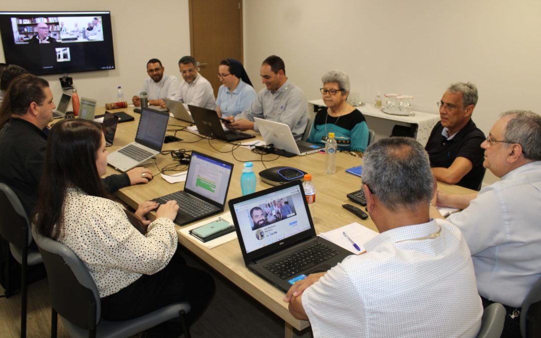 Equipe da Animação do Sínodo 2023 no Brasil se encontra com o desafio de fazer a síntese das escutas diocesana