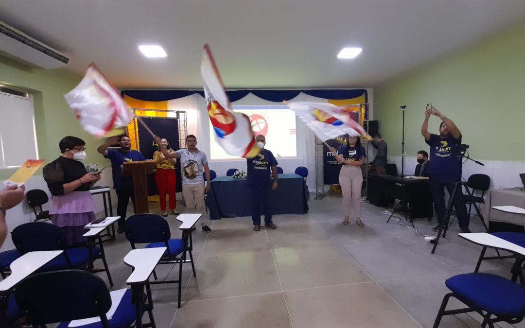 Participantes do 8º Muticom entram no clima do 18º Congresso Eucarístico Nacional no último dia do evento em Patos (PB)