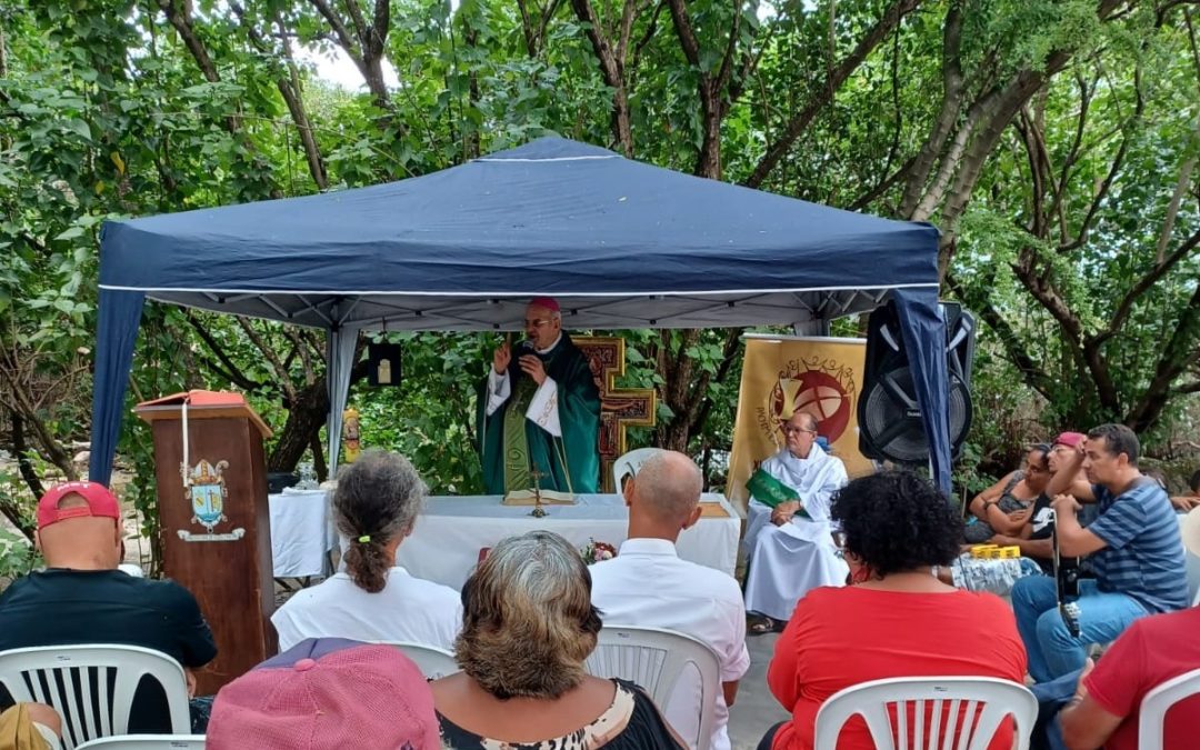 Dom Fernando celebra missa para pessoas em vulnerabilidade social na Tenda do Encontro