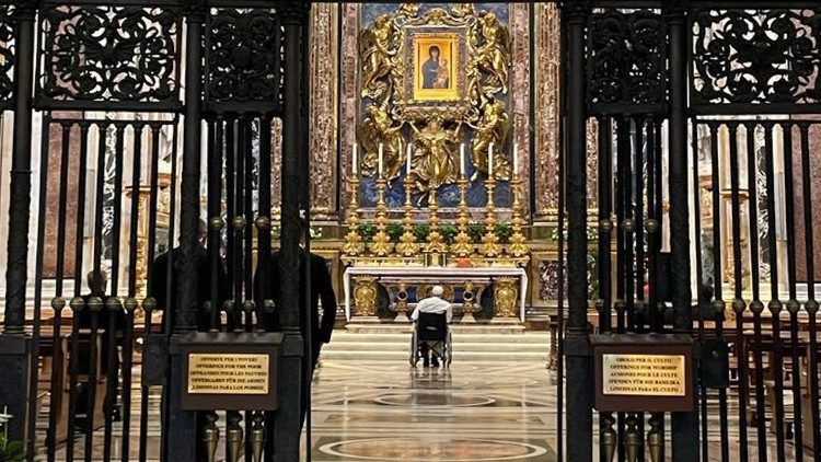 O Papa confia a Nossa Senhora sua viagem ao Reino do Bahrein