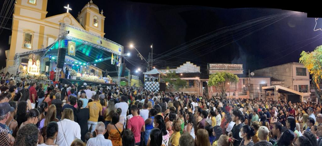 Missa de encerramento da festa de Santo Amaro em Jaboatão reúne milhares de fiéis.