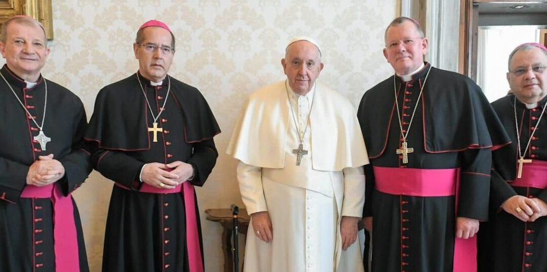 Papa Francisco recebe presidência e grupo de grupo de assessores da CNBB durante visita à Santa Sé