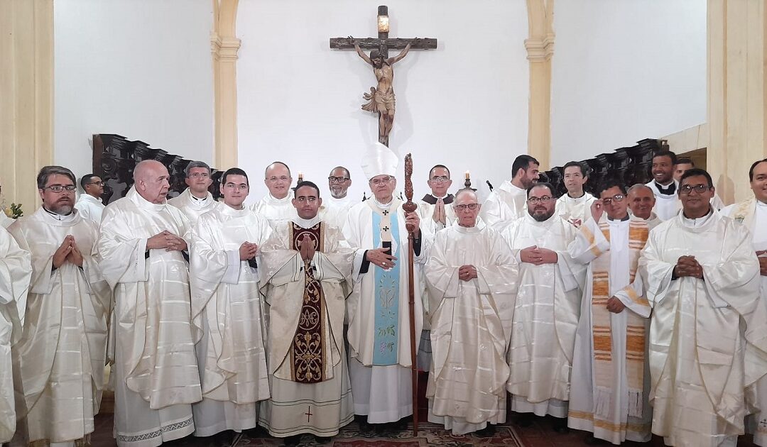 Dom Fernando Saburido ordena padre Davi Melo na catedral metropolitana do Santíssimo Salvador