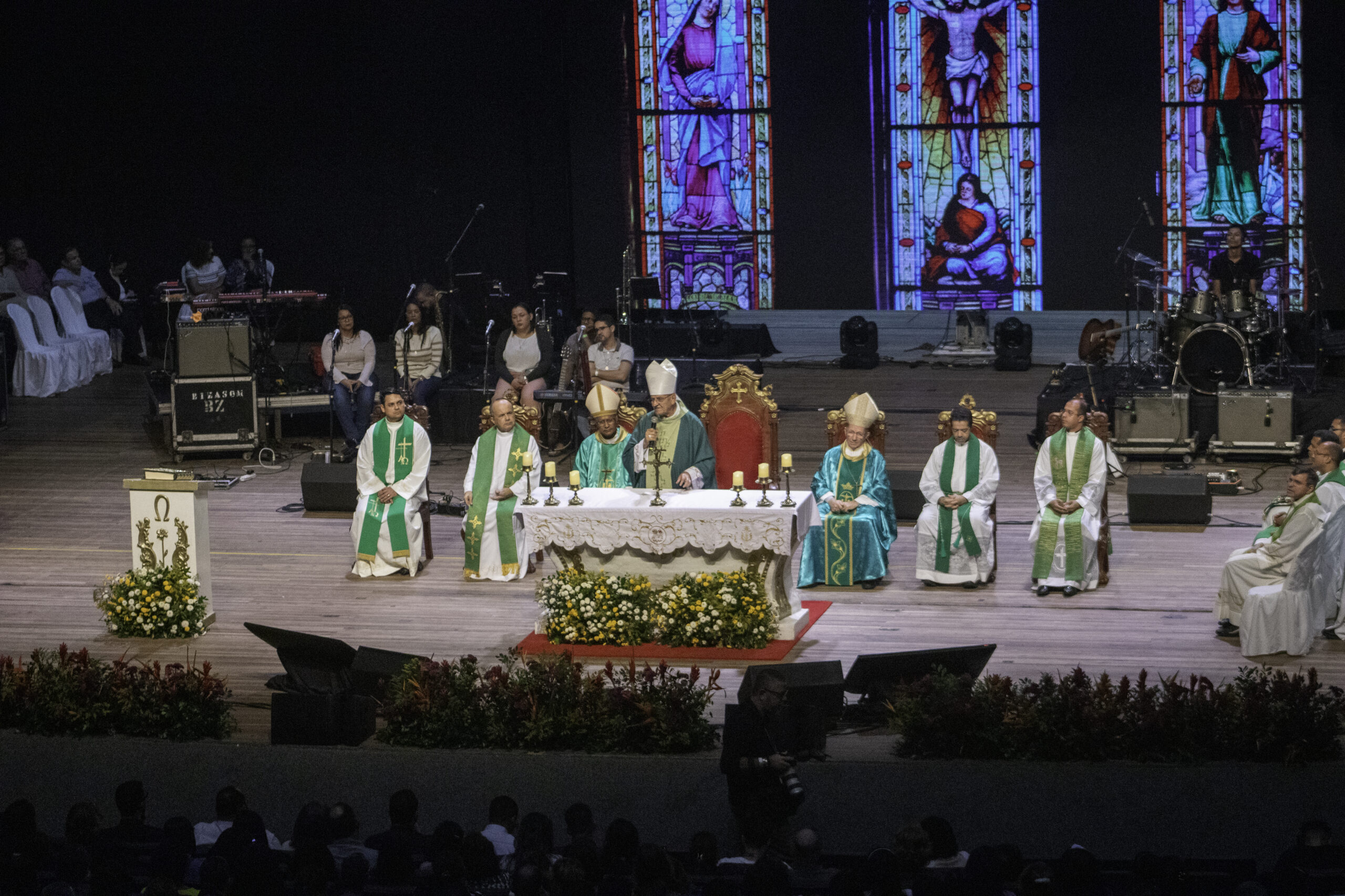 Dom Fernando Saburido é homenageado durante comemoração dos 33 anos da Obra de Maria
