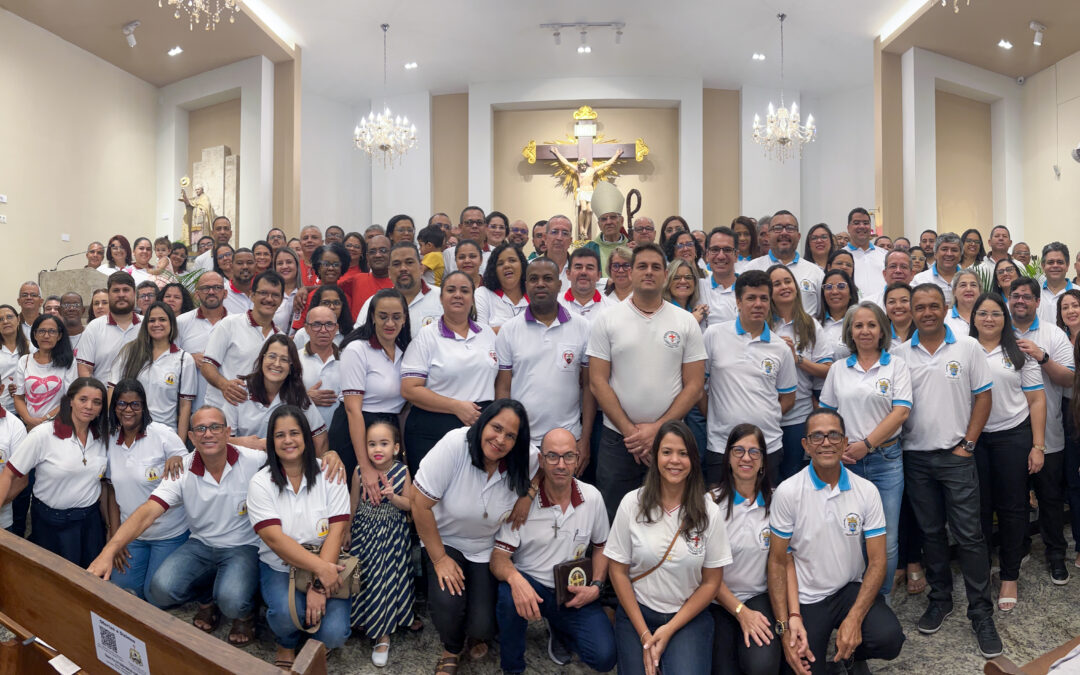 Dom Fernando é homenageado por membros do Encontro de Casais com Cristo arquidiocesano