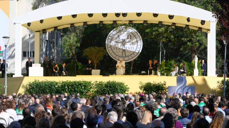 O Papa aos jovens: sejam mestres que defendam a vida do planeta