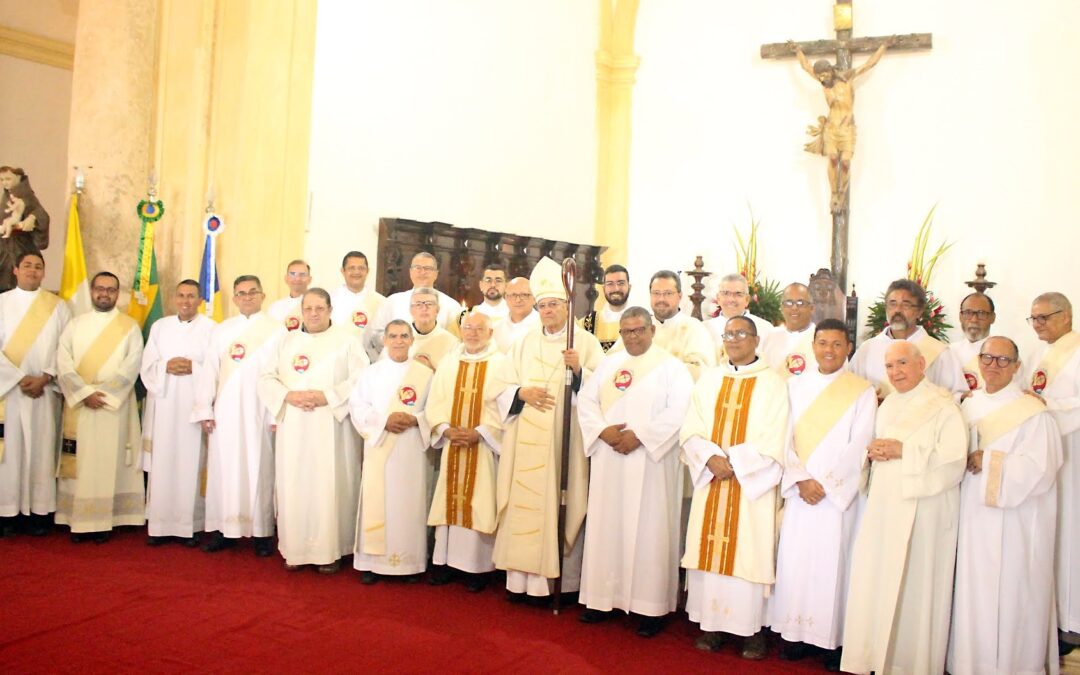 No dia do padre, clero se despede oficialmente de dom Fernando Saburido