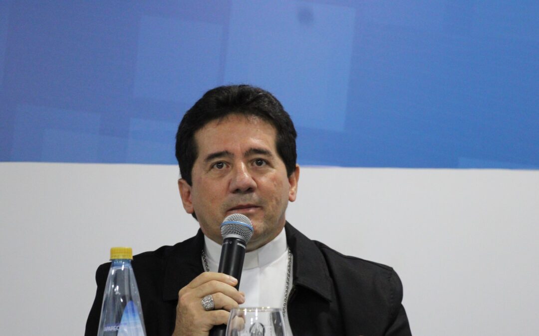 Dom Paulo Jackson ordena seis novos padres e se despede da diocese de Guaranhuns-PE