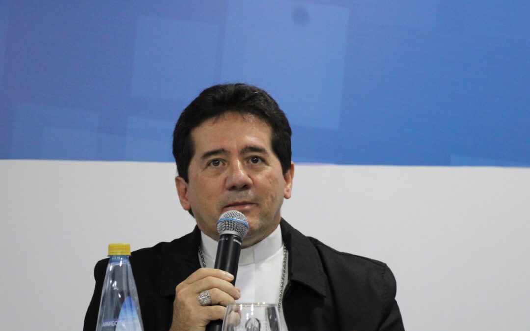 Dom Paulo Jackson ordena seis novos padres e se despede da diocese de Guaranhuns-PE