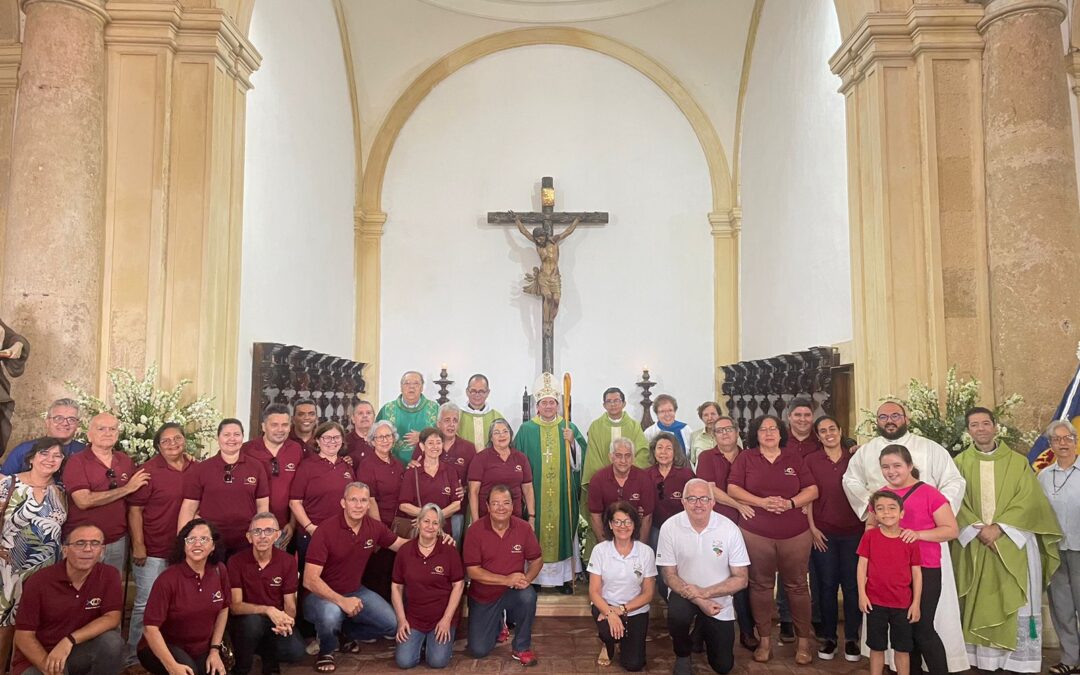 Dom Paulo Jackson celebra sua primeira missa na catedral