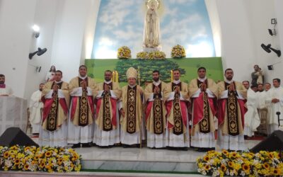 Dom Paulo Jackson ordena sete novos sacerdotes