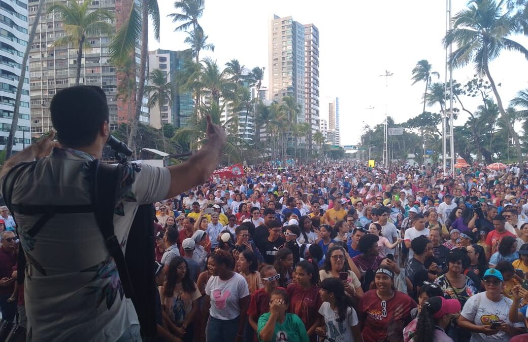 “Sim à Vida” reúne milhares de pessoas em Boa Viagem