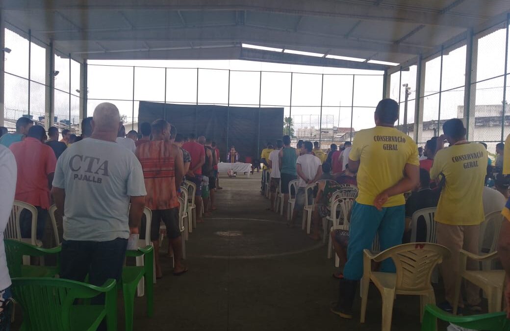 Dom Paulo Jackson celebra missas de Natal em presídios