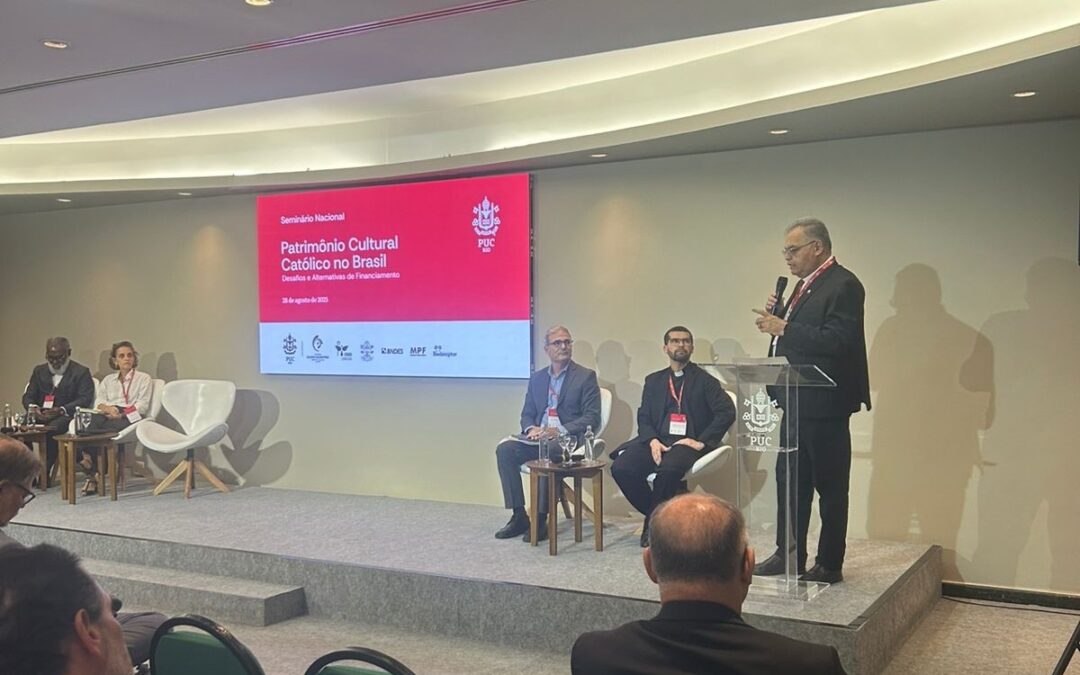 Dom Nereudo faz palestra sobre financiamento da preservação do patrimônio histórico e católico na PUC Rio