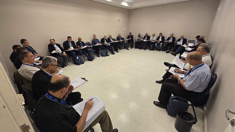 Bispos, divididos por regionais, analisam o texto das Diretrizes Gerais da Ação Evangelizadora no Brasil