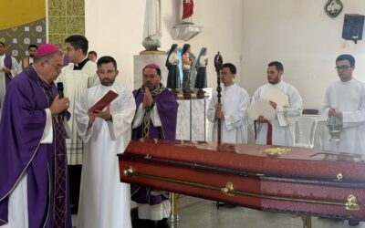 Missa exequial de Maria Ida da Nóbrega, mãe de Dom Paulo Jackson, é celebrada em Patos (PB). Do exterior, arcebispo envia mensagem.