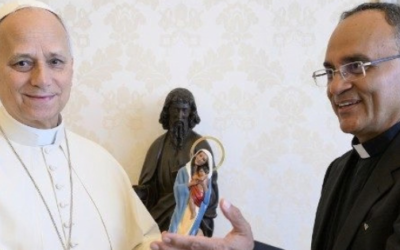Papa Leão XIV recebe imagem de Nossa Senhora da Amazônia